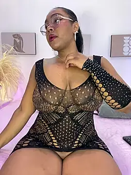 Snapshot of Esmeralda_Duarte chatting on 16, 5, 2026 Esmeralda Duarte online show from 16, 5, 2026