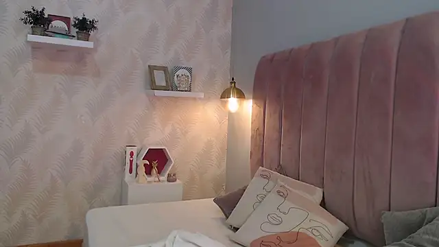 LeenaBrown online show from 21, 11, 2025