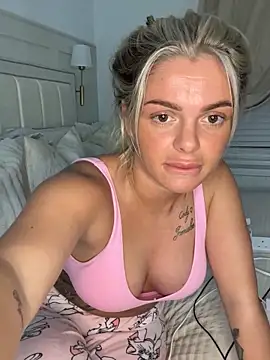 Snapshot of IrishTeenBarbie69 chatting on 7, 10, 2025 IrishTeenBarbie69 online show from 7, 10, 2025