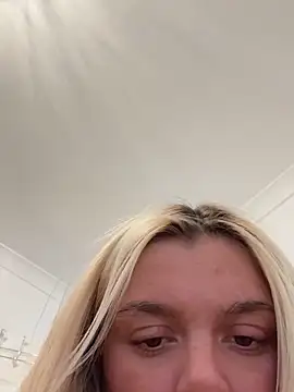 IrishTeenBarbie69 online show from 12, 4, 2026