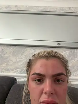 IrishTeenBarbie69 online show from 24, 5, 2026