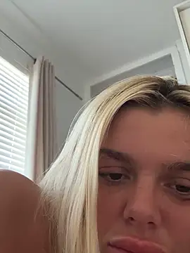 IrishTeenBarbie69 online show from 10, 4, 2026