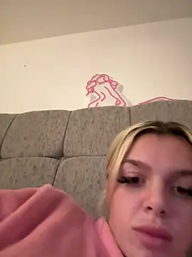 Snapshot of IrishTeenBarbie69 chatting on 2, 2, 2025 IrishTeenBarbie69 online show from 2, 2, 2025