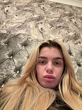 Snapshot of IrishTeenBarbie69 chatting on 8, 2, 2025 IrishTeenBarbie69 online show from 8, 2, 2025