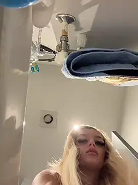 Snapshot of IrishTeenBarbie69 chatting on 24, 12, 2024 IrishTeenBarbie69 online show from 24, 12, 2024