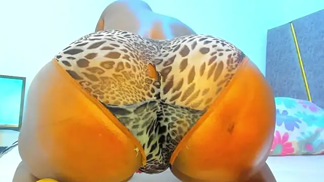 Natasha Spencer online show from 16, 11, 2025