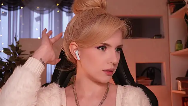 Chriss Fox online show from 9, 4, 2026