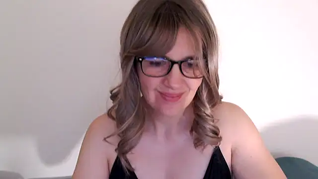 Ella Next Door online show from 25, 9, 2025