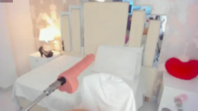 Miliaangeles online show from 1, 2, 2026