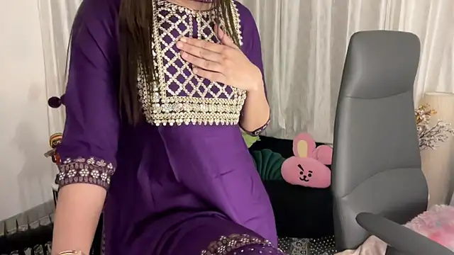 Snapshot of Unique-Beauty chatting on 8, 3, 2025 Unique-Beauty online show from 8, 3, 2025