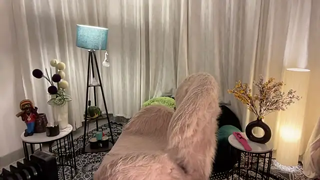 Snapshot of Unique-Beauty chatting on 13, 2, 2025 Unique-Beauty online show from 13, 2, 2025