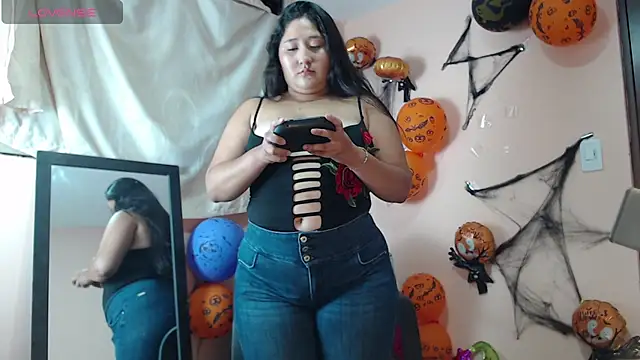 cherrycurvyyy online show from 5, 11, 2025