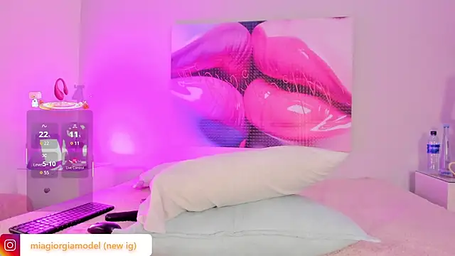 Miagiorgia  online show from 12, 3, 2026