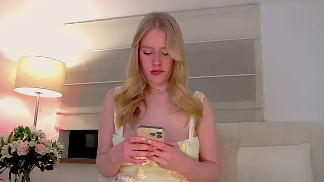 Snapshot of JuliaJaee chatting on 17, 10, 2025 JuliaJaee online show from 17, 10, 2025