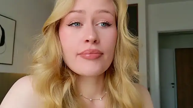 Snapshot of JuliaJaee chatting on 4, 7, 2026 JuliaJaee online show from 4, 7, 2026
