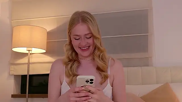 JuliaJaee online show from 6, 5, 2026