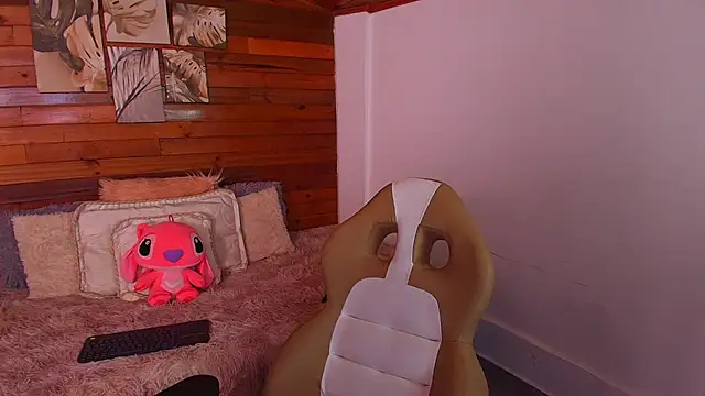 amber curly online show from 2, 12, 2025