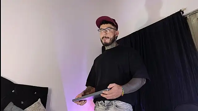 Snapshot of john_cartter1 chatting on 24, 10, 2025 john cartter1 online show from 24, 10, 2025