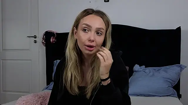 Snapshot of AnnaMaee chatting on 18, 11, 2025 AnnaMaee online show from 18, 11, 2025