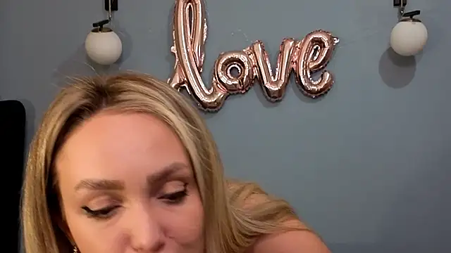 Snapshot of AnnaMaee chatting on 15, 3, 2025 AnnaMaee online show from 15, 3, 2025