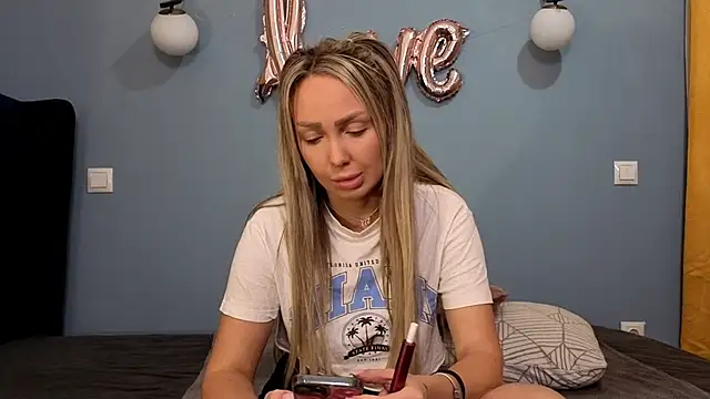 Snapshot of AnnaMaee chatting on 28, 2, 2025 AnnaMaee online show from 28, 2, 2025