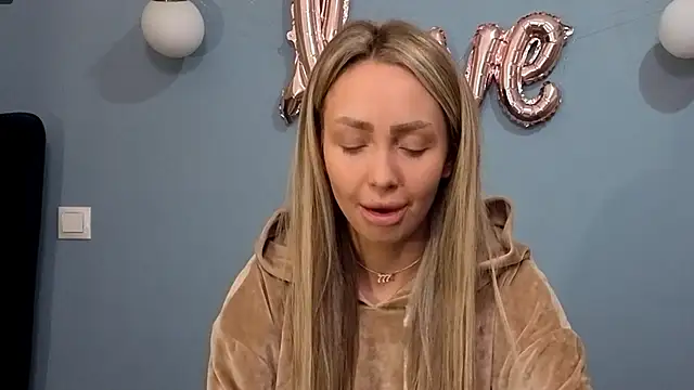 Snapshot of AnnaMaee chatting on 25, 2, 2025 AnnaMaee online show from 25, 2, 2025