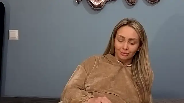 Snapshot of AnnaMaee chatting on 26, 2, 2025 AnnaMaee online show from 26, 2, 2025