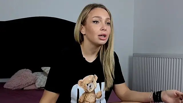 Snapshot of AnnaMaee chatting on 3, 11, 2025 AnnaMaee online show from 3, 11, 2025