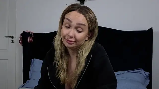 Snapshot of AnnaMaee chatting on 19, 11, 2025 AnnaMaee online show from 19, 11, 2025