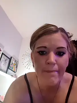 EverlynnCynn20 online show from 11, 9, 2025