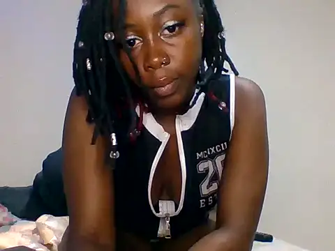 Snapshot of Lyiaspark chatting on 2, 2, 2025 Lyiaspark online show from 2, 2, 2025