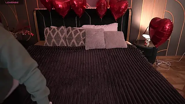 MagicPeachh  online show from 6, 2, 2026