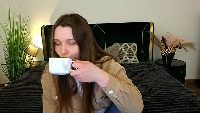 MagicPeachh  online show from 11, 5, 2026