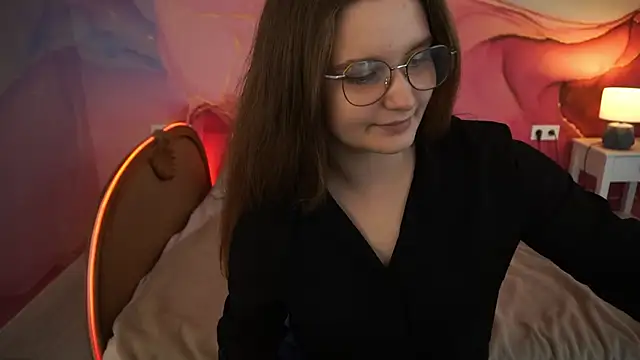 MagicPeachh  online show from 23, 9, 2025