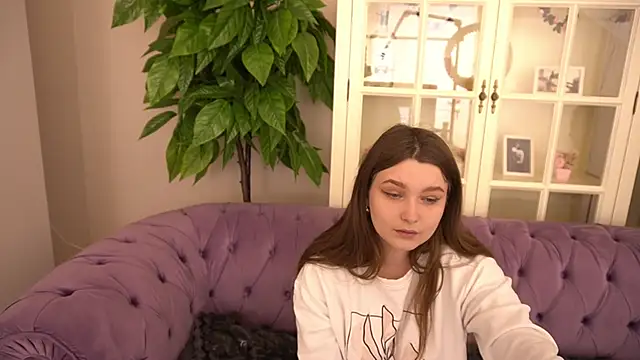 MagicPeachh  online show from 19, 5, 2026