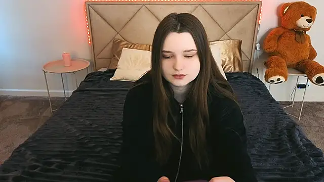 MagicPeachh  online show from 8, 4, 2026