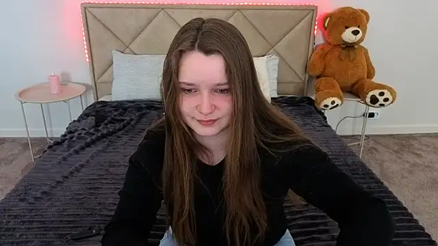 MagicPeachh  online show from 23, 4, 2026