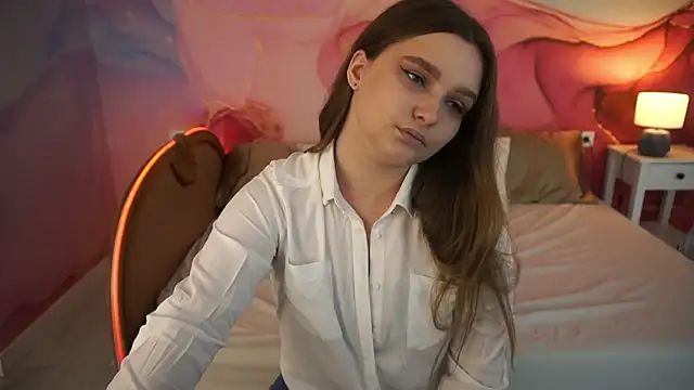 MagicPeachh  online show from 17, 9, 2025