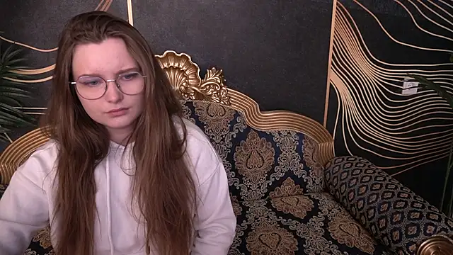 MagicPeachh  online show from 13, 9, 2025