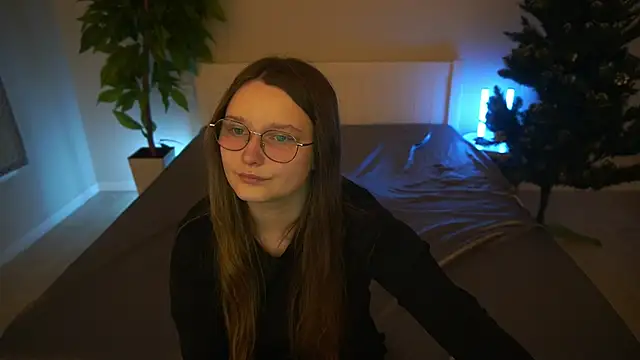 MagicPeachh  online show from 19, 12, 2025