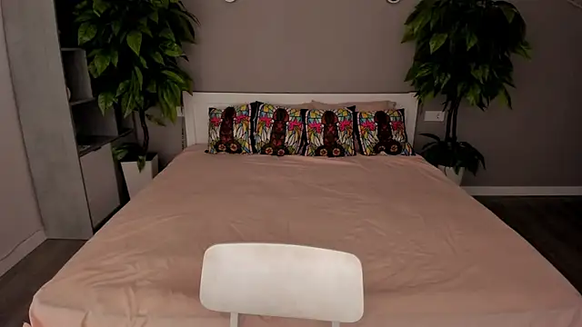 MagicPeachh  online show from 26, 9, 2025