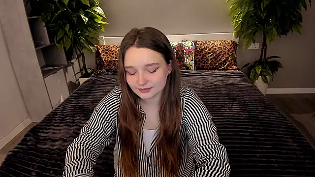 MagicPeachh  online show from 2, 12, 2025