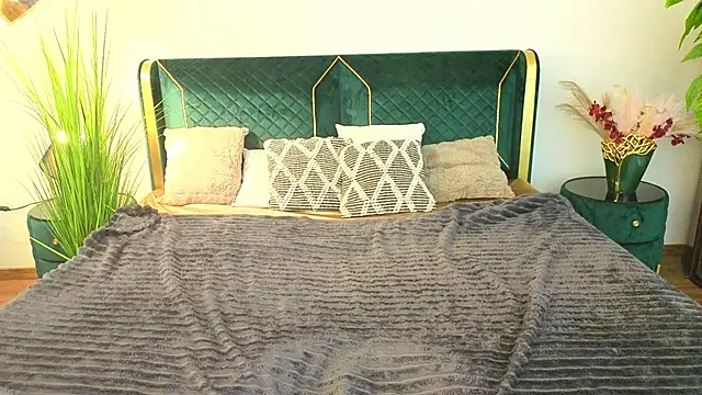 MagicPeachh  online show from 25, 3, 2026