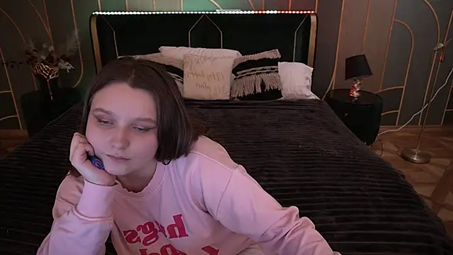 MagicPeachh  online show from 3, 12, 2025