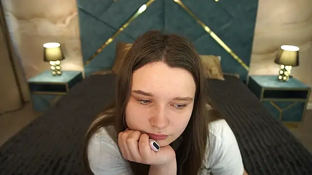 MagicPeachh  online show from 15, 7, 2026