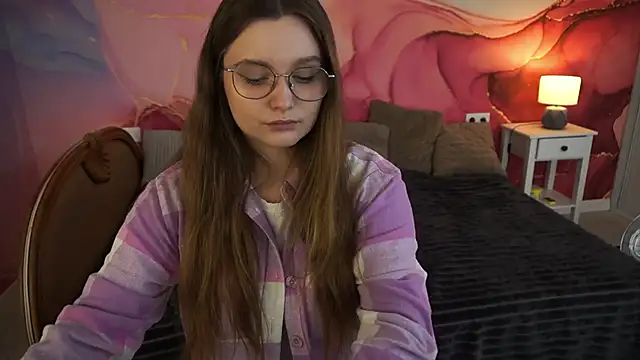 MagicPeachh  online show from 5, 11, 2025