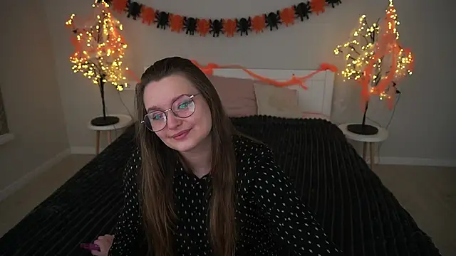 MagicPeachh  online show from 31, 10, 2025