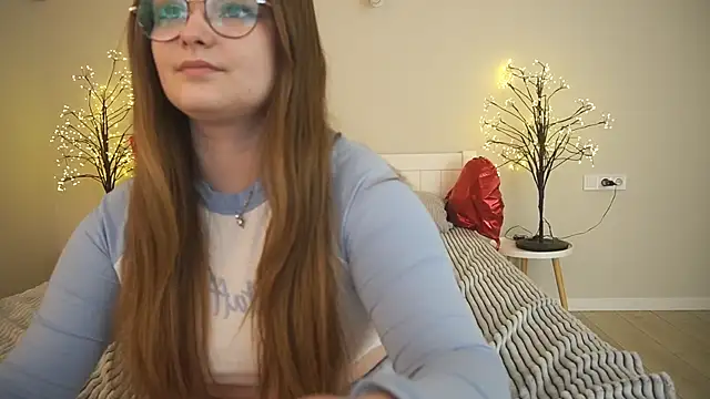 MagicPeachh  online show from 19, 3, 2025