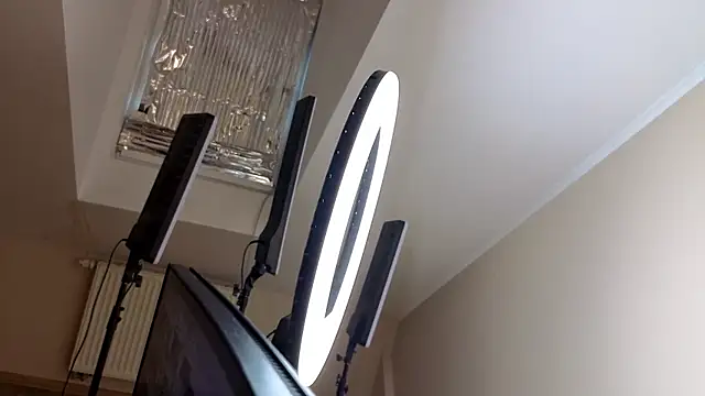 MagicPeachh  online show from 7, 4, 2026