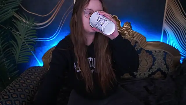 MagicPeachh  online show from 4, 11, 2025